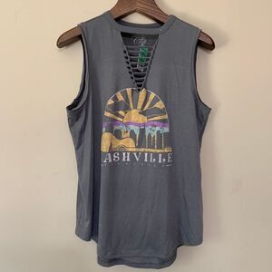 Cold Crush women’s gray cut out Tank Top with Nashville Graphic. NWT. Size 1X.